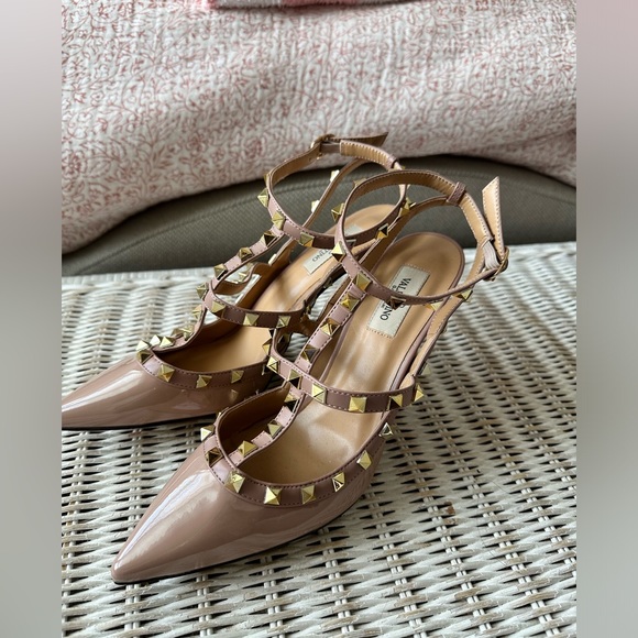 Shoes - Fashion inspired studded shoes